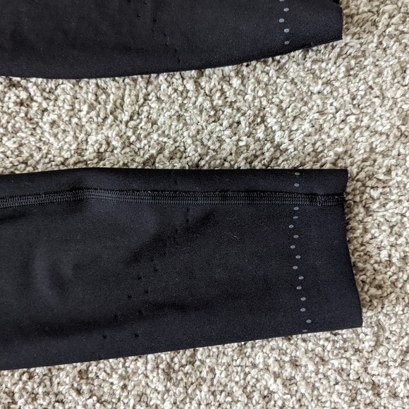 Lululemon Black Mesh HR Leggings - Picture 4 of 8